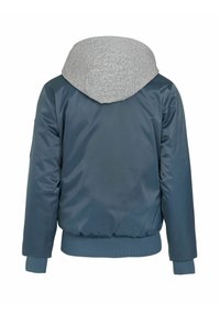 Giacca da uomo con finitura blu lucida, cappuccio in tessuto grigio, polsini e orlo a costine. Presenta una texture liscia con design minimalista.