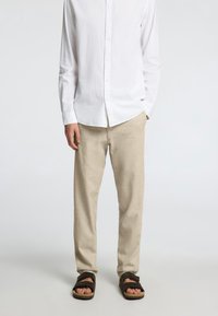 Selected Homme SLH BRODY NOOS - Chino stiliaus kelnės - vetiver