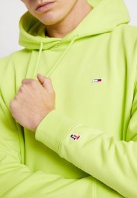 Tommy Jeans Felpa con cappuccio - neon green
