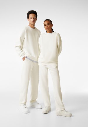 STANDARD WIDE LEG  - Verryttelyhousut - off-white