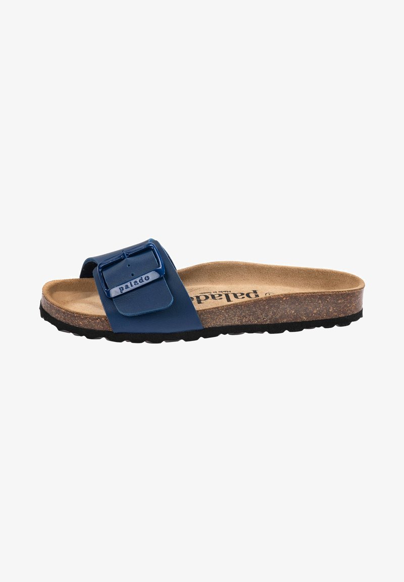 Marineblauwe slidesandalen met een glanzend bovenmateriaal, verstelbare gesp en een kurken voetbed. Getextureerde zwarte rubberen zool voor grip.