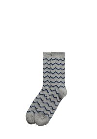 Calcetines grises con un patrón de zigzag en azul marino. Hechos de tela suave, con un puño acanalado y una textura lisa.