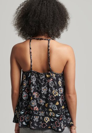 Top sin mangas negro con patrón floral paisley, diseño fruncido y tirantes finos. Tejido ligero con un ajuste holgado y dobladillo en capas.