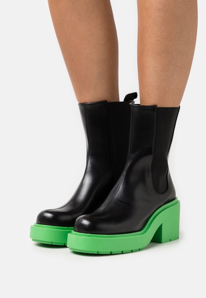 Monki Platform-nilkkurit - black