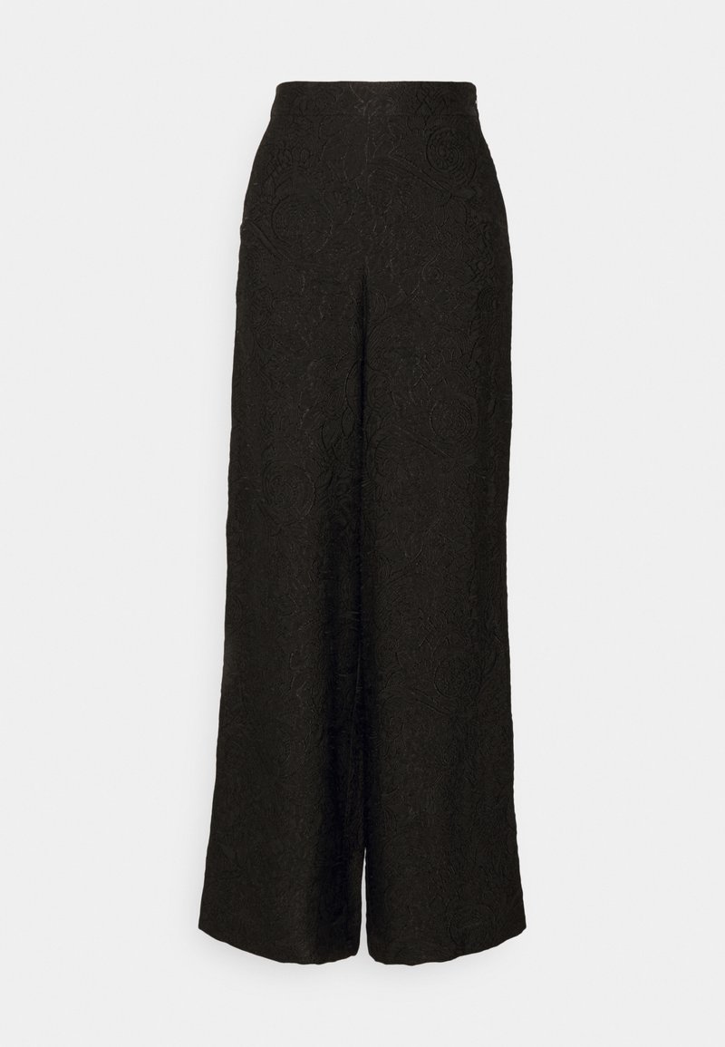 Schwarze weit geschnittene Hose mit strukturiertem Blumenmuster. Hoher Taillenschnitt und lockere Passform, geeignet für verschiedene Anlässe.