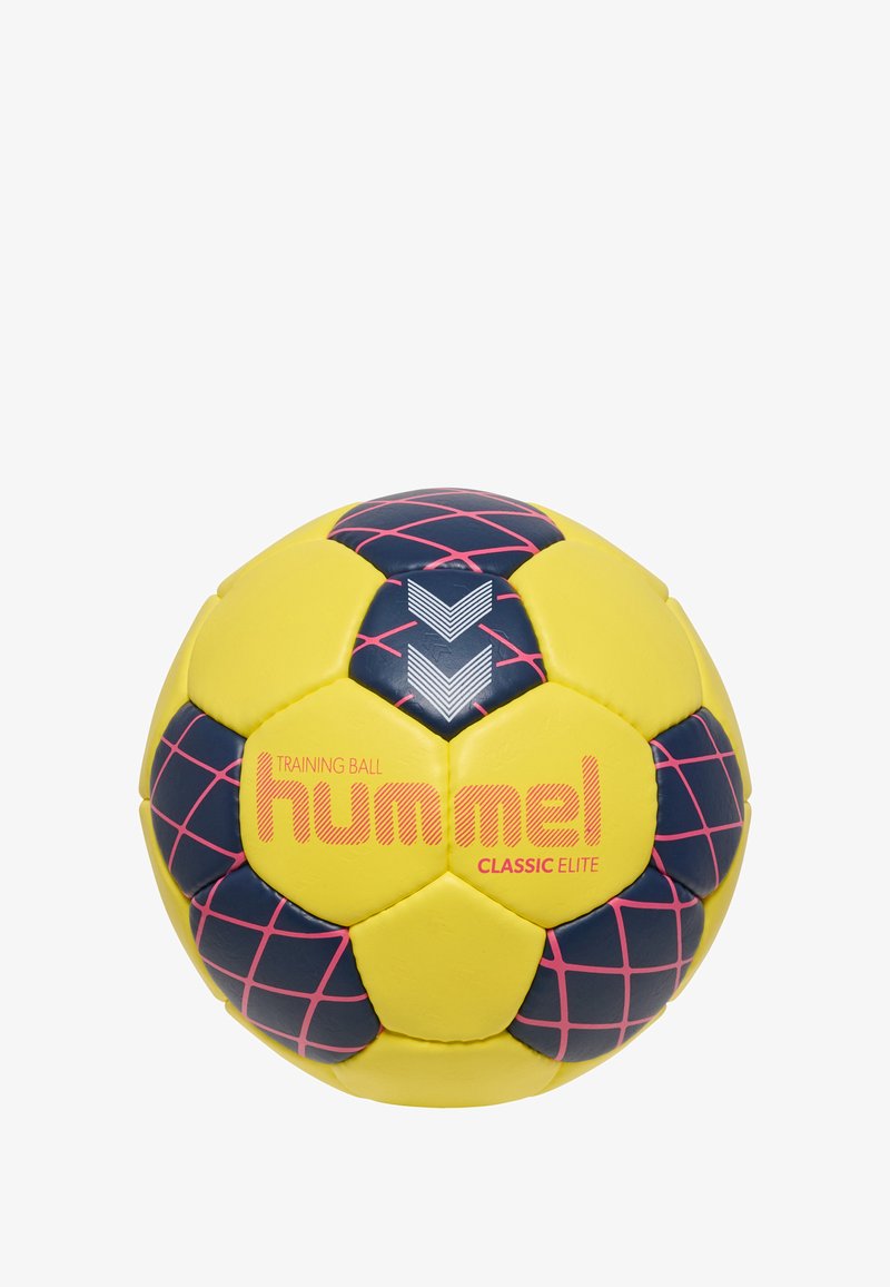 Gul och marinblå träningsboll med en slät syntetisk yta, hexagonala paneler, rosa rutmönster, och "hummel CLASSIC ELITE" logotyp.