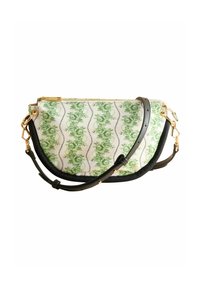Clutch handbag in tessuto con motivo floreale verde, fondo nero, hardware dorato e tracolla removibile. Chiusura con zip nella parte superiore.