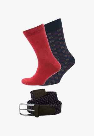 Real Guys, SET MIT GÜRTEL UND 2 PAAR SOCKEN - Socken - rot