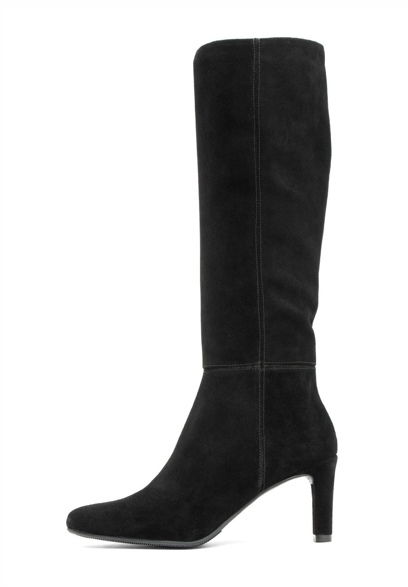 Czarny zamszowy kozaki do kolan z ostrym noskiem i 3-calowym obcasem typu szpilka. Charakteryzuje się pionowym przeszyciem i gładką fakturą.