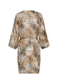 Robe ample mi-longue aux genoux avec de larges manches trois-quarts, présentant un imprimé léopard marron, noir et blanc sur un tissu léger.