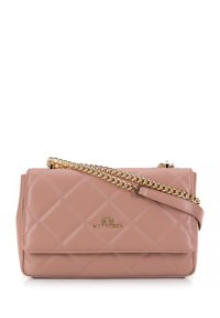 Prošívaná růžová syntetická kožená crossbody taška se zlatým řetízkovým popruhem, klopou a vyraženým logem. Disponuje obdélníkovým tvarem.