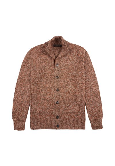 Sweter robiony na drutach w czerwonawo-brązowym kolorze z fakturowanym wzorem, z kołnierzem w stylu szala, pięcioma guzikami oraz ściągaczami przy mankietach i hemie.