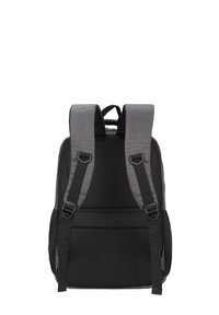 Sac à dos noir et gris avec des bretelles rembourrées, un panneau arrière en maille et des poches latérales ajustables. Tissu texturé avec des accents en métal.