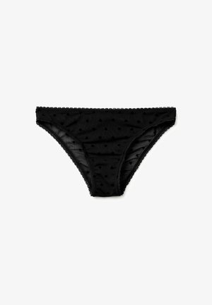 Sous-vêtement bikini transparent noir avec de petits motifs en forme de cœur et un bord en dentelle. Texture douce avec une coupe taille basse.