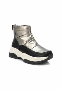 XTI Botines con plataforma - black