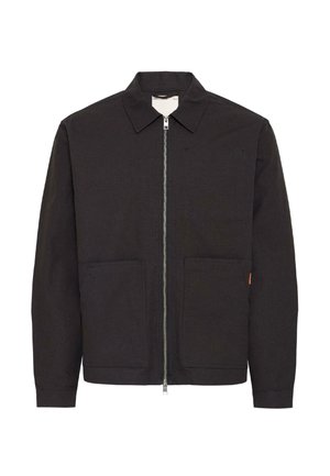 Sort lynlåsjakke lavet af struktureret stof. Har en spids krave, to forreste lommer og diskret logo på brystet.