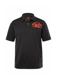 Zwart polo shirt van katoen, met een kraag, twee knopen en een rode geborduurde "HERITAGE 80" detail op de linkerborst.