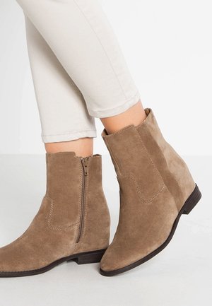 Stivaletti con la zeppa - beige