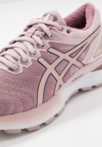ASICS Chaussures de running sur route - light pink