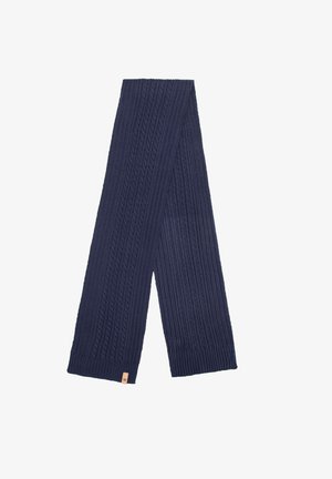 Marineblauwe gebreide sjaal met een gestructureerd kabelpatroon, voorzien van geribbelde randen en een klein leren label.