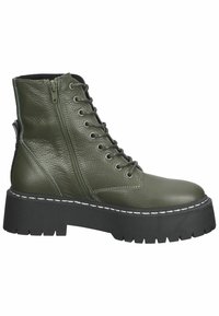 Botte de combat en cuir vert olive avec fermeture éclair latérale, semelle noire épaisse avec coutures blanches, et devant à lacets.