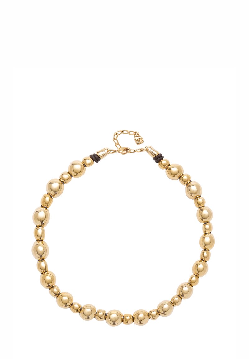 Collier de perles en or composé de perles sphériques polies de tailles variées. Comprend des accents en caoutchouc noir et un fermoir avec une chaîne de rallonge.