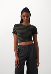 Pieces PCFOLLY CROP - Apdrukāts T-krekls - dark gull gray/black