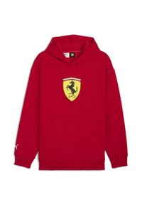 Rød hættetrøje med et gult Ferrari-emblem på fronten og et hvidt Puma-logo på venstre ærme.
