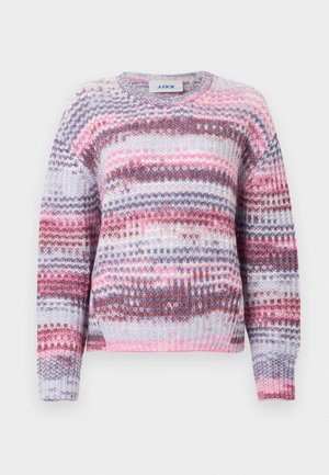 Langærmet strikket sweater med horisontale striber i pink, lilla, hvid og brun nuancer, med ribbet struktur og rund halsudskæring.