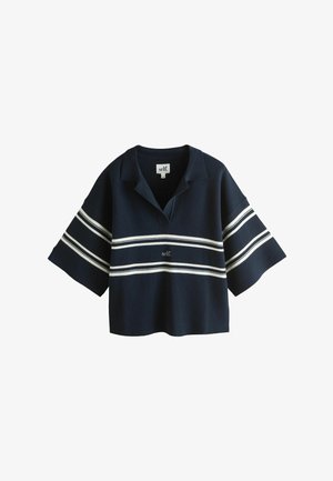 Marineblaues Kurzarmhemd mit weißen horizontalen Streifen über Brust und Ärmeln, Kragen und "self."-Schriftzug auf der Brust und dem Etikett.