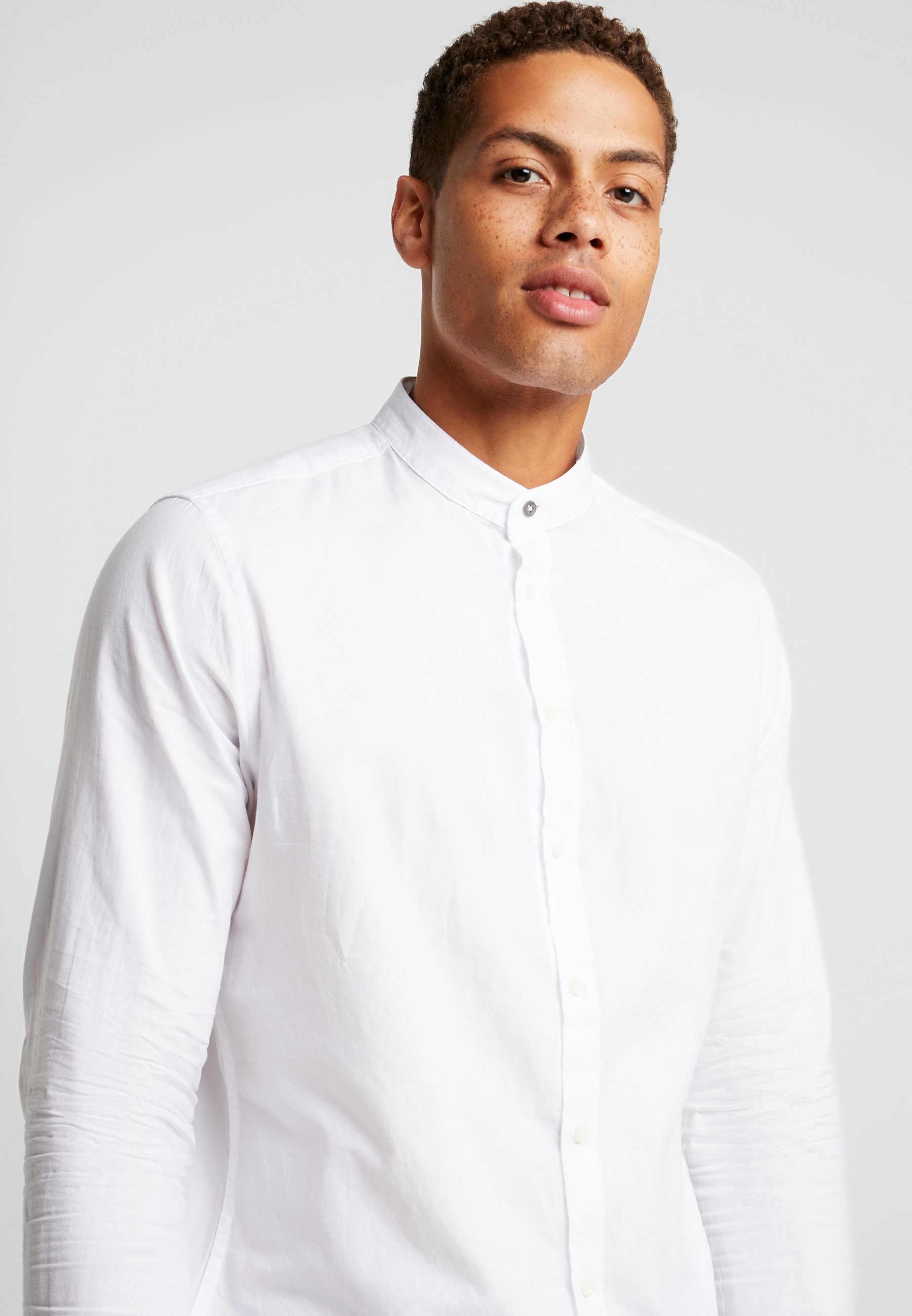 Piazza Italia CAMICIA Skjorte bianco Zalando.no Piazza Italia CAMICIA Skjorte bianco Zalando.no