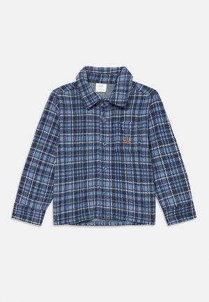 Mørkeblå og lyseblå rutete langermet skjorte med krage og knappestolpe. Har en brystlomme og myk tekstur. Merkeetikett synlig.