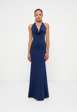 Sötétkék, nyakba akasztós ruha, drapált kávakivágással és testhezálló sziluettel, zökkenőmentes kialakítással és finom ívelt varrásokkal.