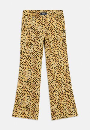 Dames wijde broek met gele en zwarte luipaardprint en een zwart label in de taille.