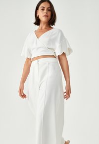 TUSSAH TAYLER  - Nohavice - white