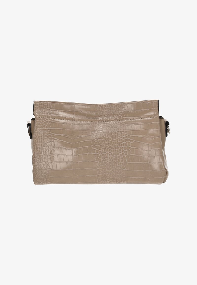 Bolso de mano de cuero beige con textura de cocodrilo, que presenta un diseño minimalista y un cierre superior sencillo. Forma rectangular plana sin herrajes.