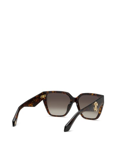 Lunettes de soleil à motif écaille de tortue avec verres carrés dégradés et emblème décoratif doré sur les deux branches.