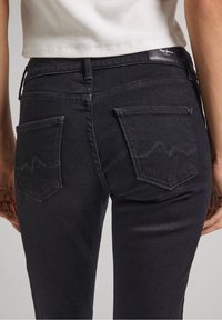 Pepe Jeans Vaqueros pitillo - black denim
