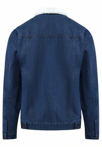 Veste en denim foncé avec un col en fausse fourrure blanc, deux boutons latéraux et un dos uni. Tissu texturé avec un design classique.