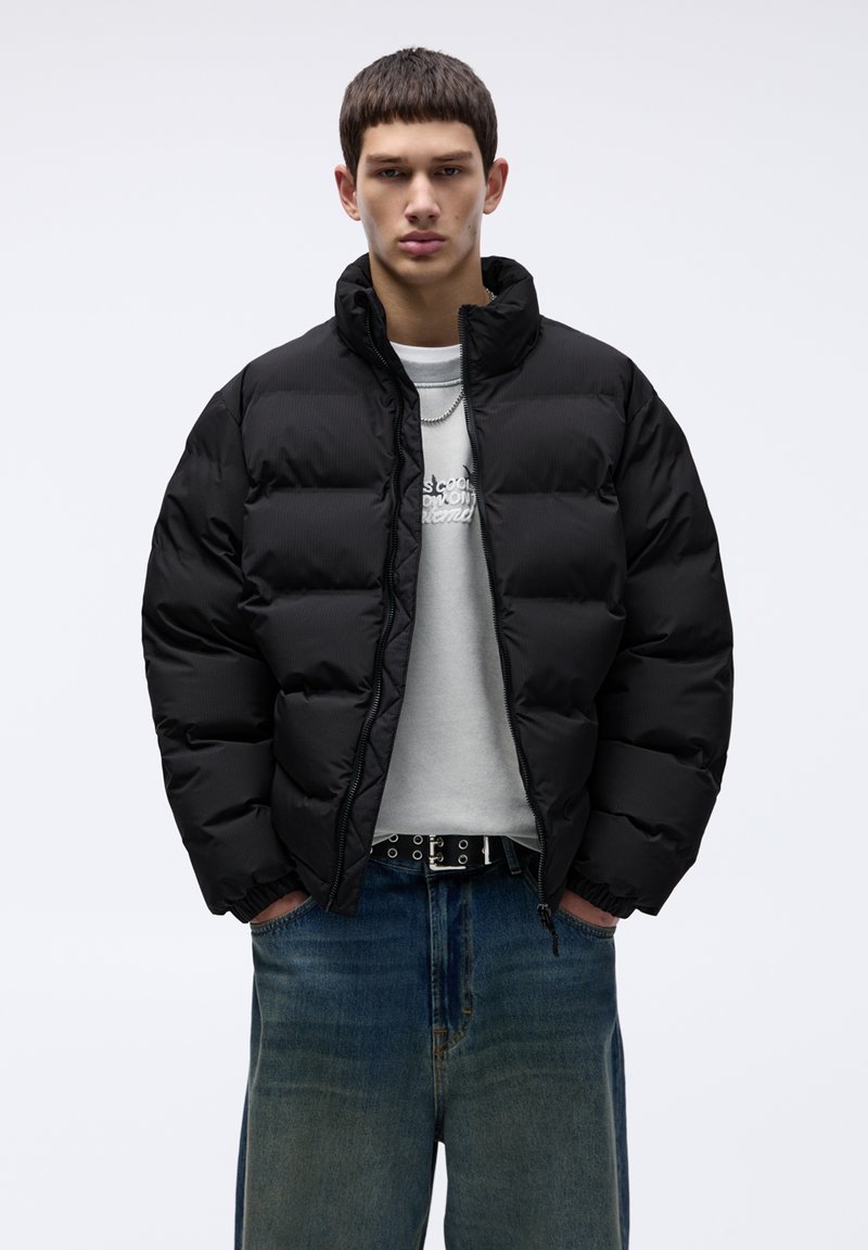 PULL&BEAR BASIC COLOUREDPUFFER Winter jacket black Zalando