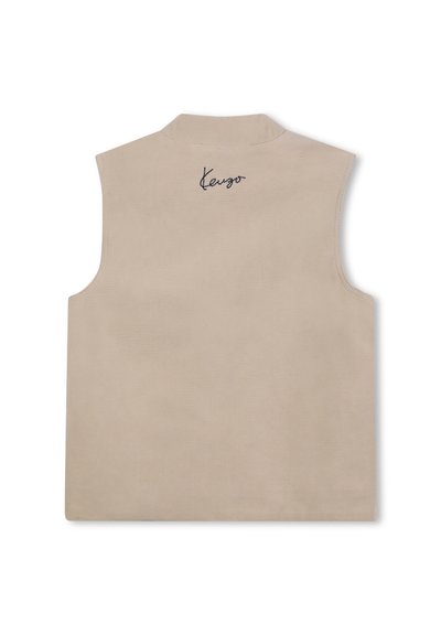 Gilet sans manches beige avec texture côtelée et col haut ; présente un logo "Kenzo" brodé dans la zone du cou au dos.