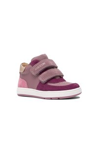 Sneaker rosa e viola realizzate in suede e pelle. Presentano due fascette in velcro, punta arrotondata e suola in gomma bianca.