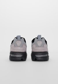 ASICS SportStyle Sneakers - grey