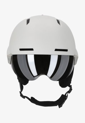 Weißer Helm mit schwarzem verspiegeltem Visier, Belüftungsschlitzen und verstellbarem Riemen. Glatte Oberfläche mit ergonomischem Design.
