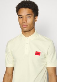 HUGO DERESO - Polo - light pastel yellow