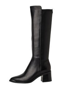 Bottes montantes en cuir noir avec un bout carré, un talon carré et des détails de couture latéraux ; texture lisse et accents de matériel minimaux.