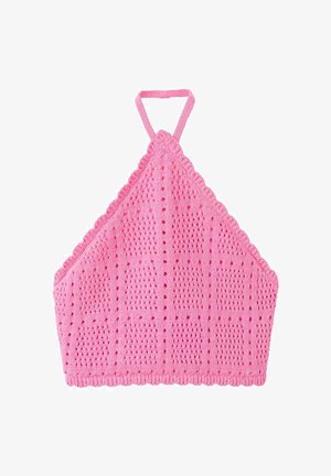 Top court dos nu en maille rose avec bords festonnés et motif damier texturé.