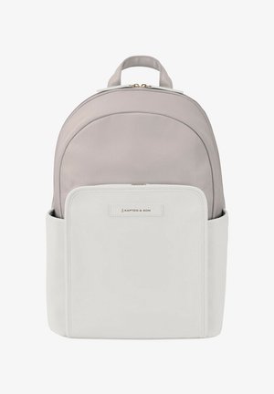 Sac à dos bicolore beige et gris clair avec une poignée supérieure, une poche avant, des poches latérales et le logo Kapten & Son sur la poche avant.