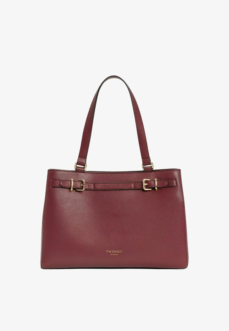 Borsa a tracolla in pelle bordeaux con doppie maniglie, dotata di hardware dorato e fibbie decorative. Texture liscia con una silhouette strutturata.