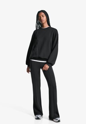 Bershka Sweatshirt - black